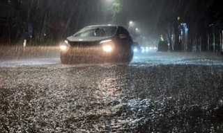 Thời tiết ngày 24/9: Nhiều khu vực mưa to, cảnh báo lốc xoáy trên biển
