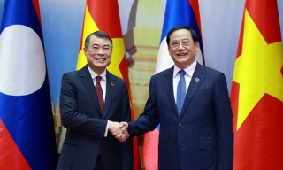 Thủ tướng Lê Minh Hưng hội kiến Chủ tịch Quốc hội Lào Sonexay Siphandone
