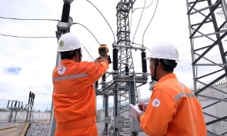 Quốc hội làm việc, thảo luận về Luật điện lực, Luật báo chí và nhiều dự án luật khác