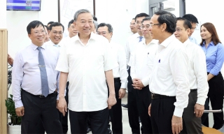 “Hàng thẳng, lối thông, đồng lòng cùng tiến”