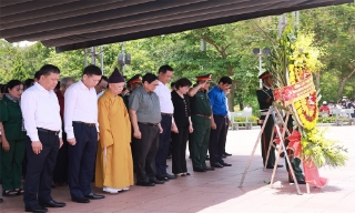 Thủ tướng Phạm Minh Chính tri ân các lãnh đạo tiền bối và người có công với cách mạng