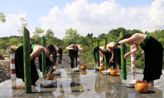 Nét đẹp nghi lễ gội đầu của người Thái trắng