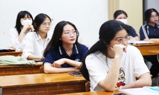 Bộ trưởng Bộ Giáo dục và Đào tạo phản hồi kiến nghị cho phép tổ chức dạy, học thêm tại trường