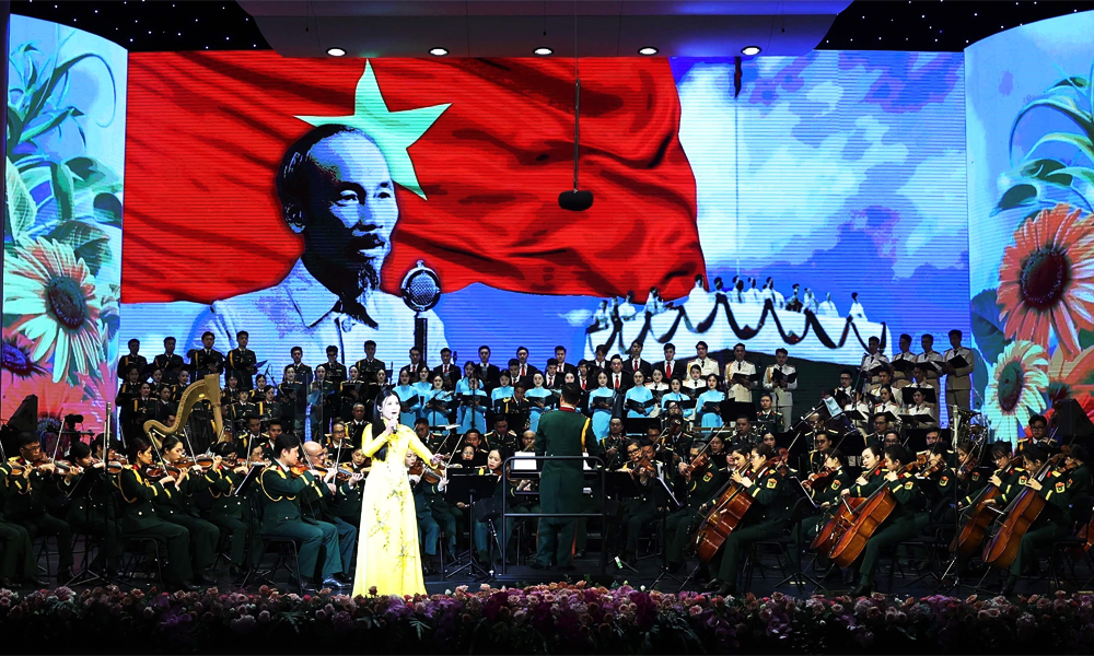  Tổng Bí thư Tô Lâm dự chương trình nghệ thuật giao hưởng thính phòng "80 năm - Bản trường ca vang mãi”