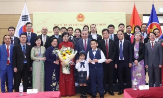 Tổng Bí thư Tô Lâm dự lễ khánh thành tượng đài Bác Hồ và gặp gỡ nhân viên Đại sứ quán và người Việt Nam tại Hàn Quốc