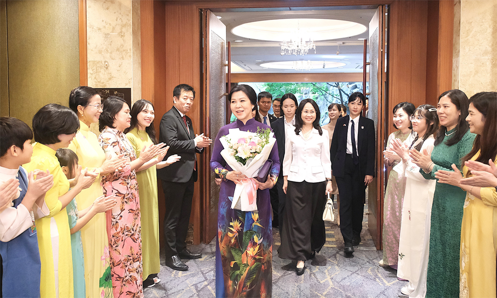 Phu nhân Ngô Phương Ly gặp mặt thân tình các cô dâu Việt Nam tại Hàn Quốc
