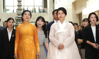 Phu nhân Tổng Bí thư thăm Bảo tàng Quốc gia Hàn Quốc