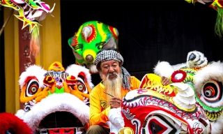 Lưu giữ nghề truyền thống làm lân sư rồng
