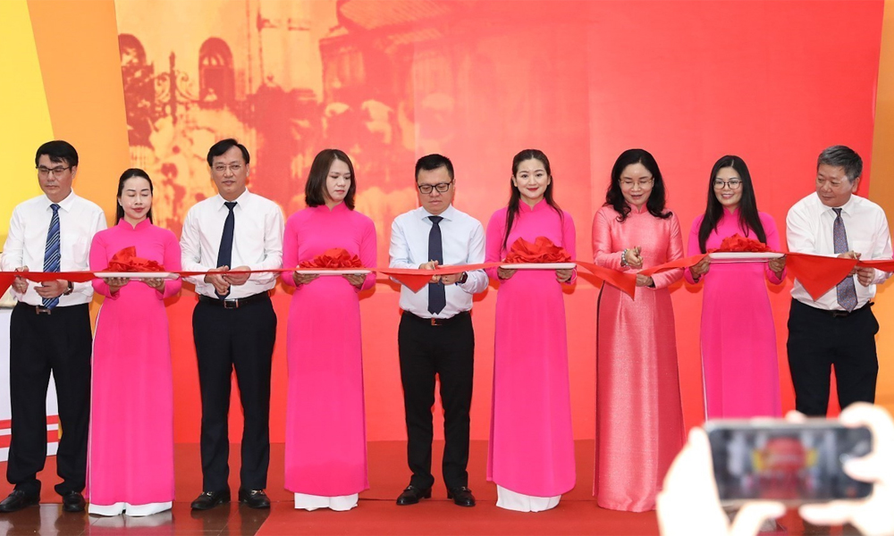  Khai mạc Triển lãm tư liệu "Mùa Thu độc lập và Khát vọng phồn vinh"
