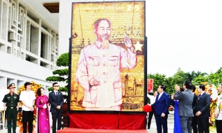 Triển lãm 17 tác phẩm sơn mài khổ lớn “Mùa Xuân Độc lập”