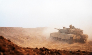 Quân đội Israel tấn công vào thành phố Gaza