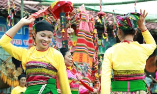 Rực rỡ sắc màu văn hóa dân tộc trong chuỗi sự kiện "Vui Tết độc lập"