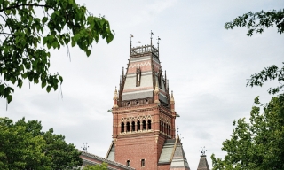 Tòa án Mỹ hủy bỏ quyết định cắt giảm hơn 2 tỷ USD tài trợ cho Đại học Harvard