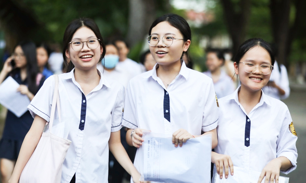  14 nhóm học sinh, sinh viên được miễn học phí