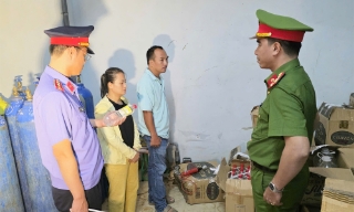 Khởi tố đối tượng sản xuất giấm ăn bằng axit công nghiệp pha nước giếng khoan