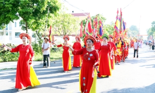 Lễ hội tri ân công đức Nguyên phi Ỷ Lan thu hút đông đảo du khách
