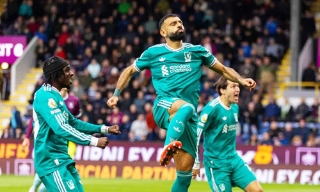 Liverpool trở lại ngôi đầu Giải Ngoại hạng Anh