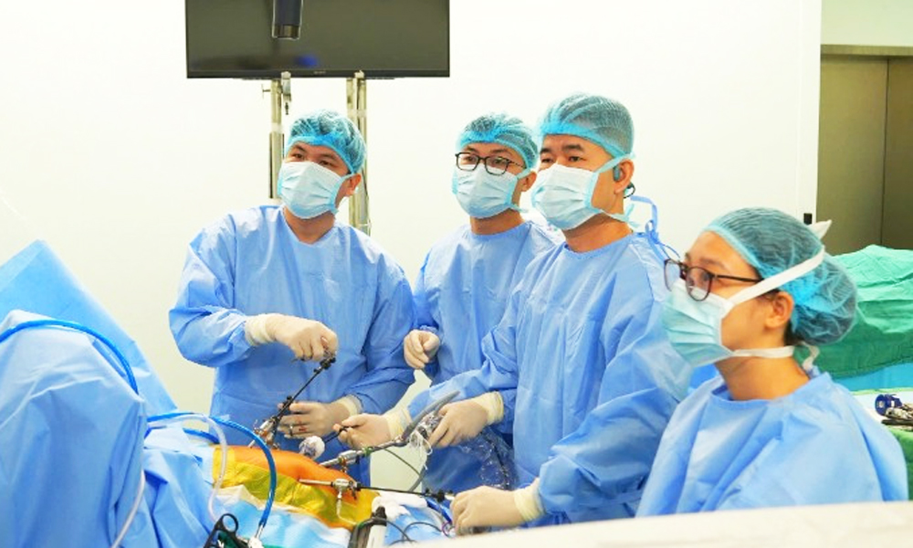  Ngành ghép tạng với thành tựu phẫu thuật nội soi hỗ trợ ghép gan
