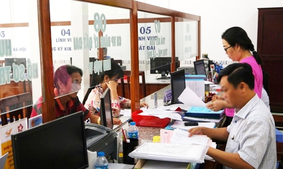 Từ ngày 1/10, Trung tâm hành chính công không thu hồ sơ giấy 25 dịch vụ công