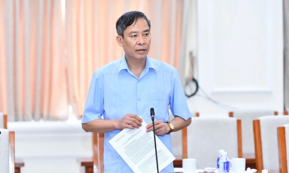 Vụ học sinh kéo tóc, xô ngã giáo viên: Xử lý để vừa răn đe vừa cho học trò sửa sai