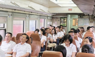 Chính thức vận hành đoàn tàu hỏa chở cán bộ, công chức Hải Phòng đi làm
