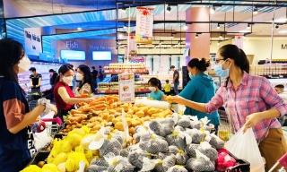 Xây dựng, công bố mức sống tối thiểu hằng năm làm căn cứ xác định các chuẩn chính sách xã hội