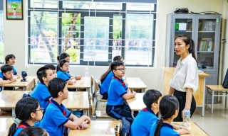 Bộ Giáo dục và Đào tạo điều chỉnh quy định về chi trả tiền lương dạy thêm giờ cho giáo viên
