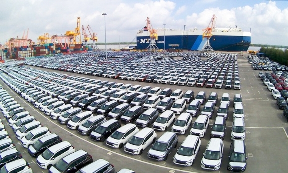 Việt Nam nhập khẩu ô-tô kỷ lục hơn 3 tỷ USD