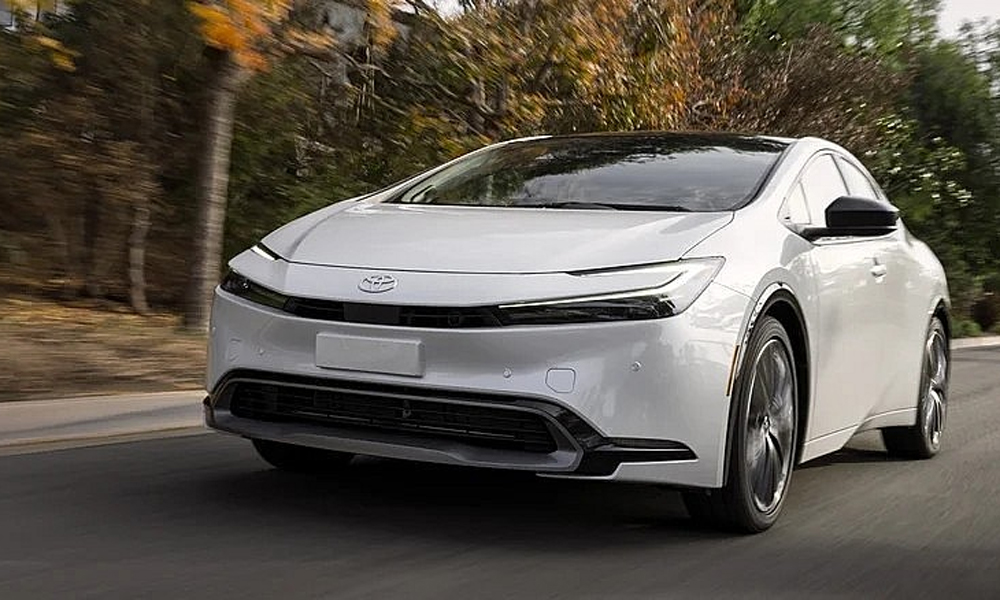  Top 10 động cơ xuất sắc nhất năm 2025: Hybrid và xe điện áp đảo