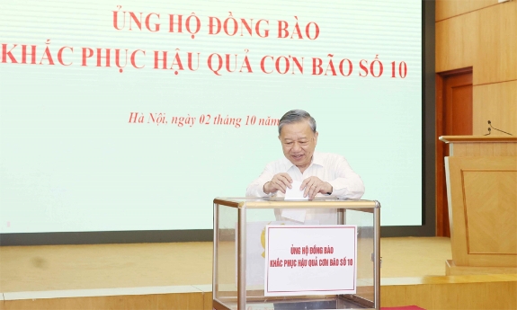 Văn phòng Trung ương Đảng ủng hộ đồng bào khắc phục hậu quả bão số 10
