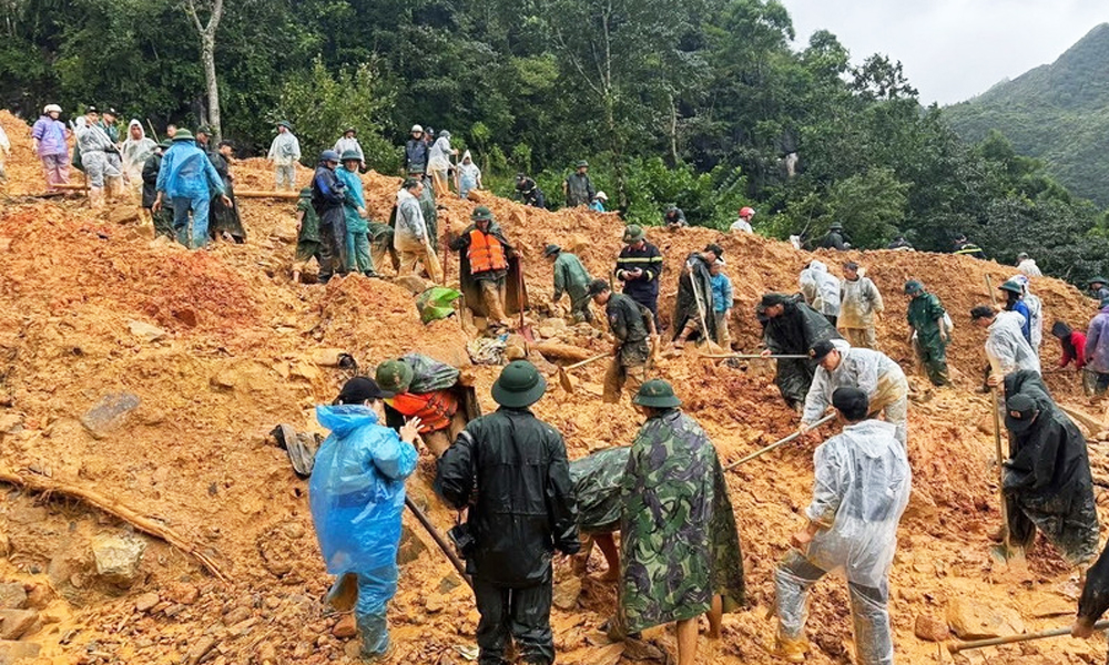  Thủ tướng Phạm Minh Chính chỉ đạo: Huy động tối đa lực lượng, khắc phục nhanh nhất hậu quả bão số 10 và mưa lũ