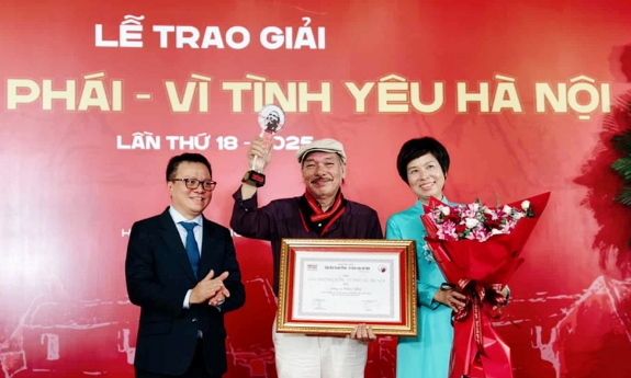 Giải thưởng Bùi Xuân Phái - Vì tình yêu Hà Nội vinh danh nhạc sĩ Trần Tiến