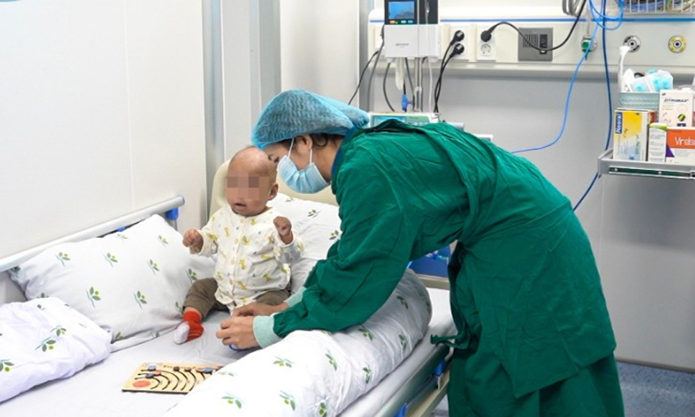  Hồi sinh sự sống cho bé gái mắc suy giảm miễn dịch nặng bằng ghép tế bào gốc