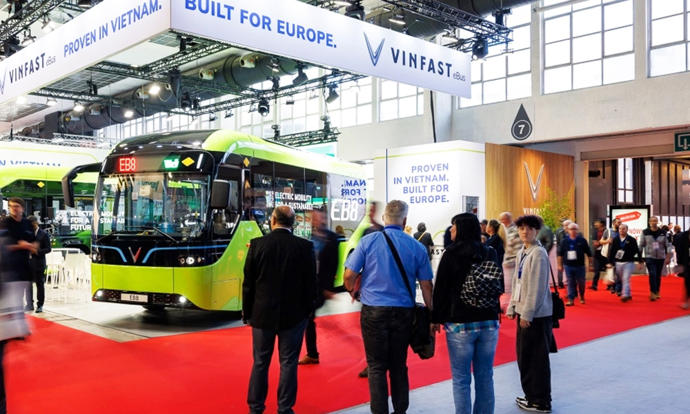  Hai mẫu bus điện VinFast ra mắt tại châu Âu