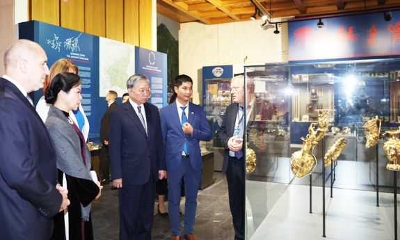 Tổng Bí thư Tô Lâm và Phu nhân tham quan Bảo tàng Lịch sử Quốc gia Bulgaria
