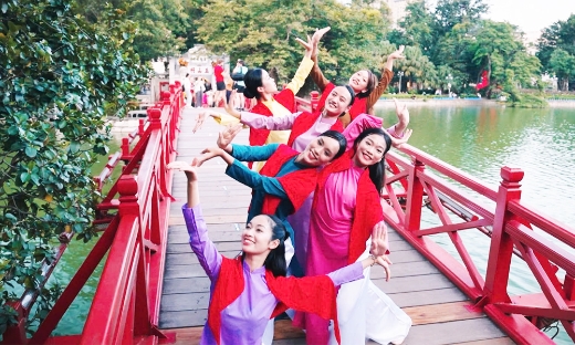 “Tay trong tay – Hand in hand” – Vũ điệu đại chúng lan tỏa tinh thần đoàn kết dân tộc