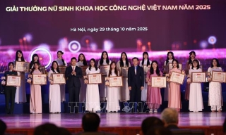 Trao giải thưởng tôn vinh các nhà khoa học trẻ, nữ sinh khoa học công nghệ