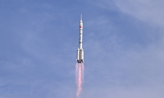 Trung Quốc phóng thành công tàu vũ trụ có người lái Thần Châu-21