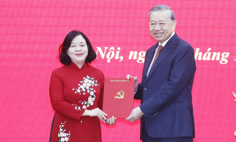  Đồng chí Bùi Thị Minh Hoài giữ chức Bí thư Đảng ủy Mặt trận Tổ quốc, các đoàn thể Trung ương