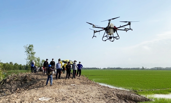 Người sử dụng drone, flycam phải đăng ký phương tiện