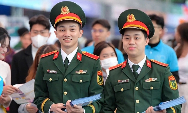  Sinh viên tốt nghiệp xuất sắc vào quân đội có thể hưởng phụ cấp 250% lương