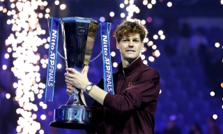 Đánh bại Alcaraz, Sinner lần thứ hai liên tiếp vô địch ATP Finals