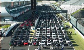 Hàng trăm xe thể thao của Honda lập kỷ lục Guinness