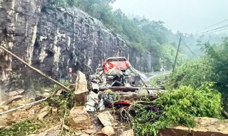 Khẩn trương điều trị cho các nạn nhân vụ sạt lở ở đèo Khánh Lê