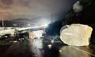 Mưa lũ lớn gây chia cắt 18 vị trí giao thông, các địa phương ứng trực 24/24 giờ