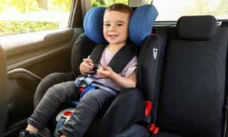 Quy định ghế ngồi ô-tô cho trẻ em: Người dân bối rối, chuyên gia đề nghị có quy định phù hợp