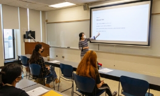 Giáo viên Hàn Quốc bị chê “kém hơn” AI gây làn sóng phản đối dữ dội