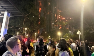 Vụ cháy chung cư ở Hong Kong, Trung Quốc: 44 người thiệt mạng, bắt 3 nghi phạm bị cáo buộc ngộ sát