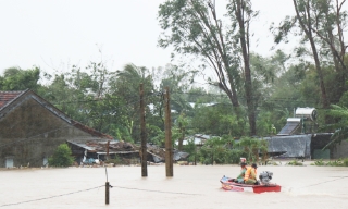 Thủ tướng yêu cầu khẩn trương báo cáo thiệt hại về nhà ở do mưa lũ tại Nam Trung Bộ