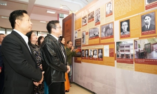 Trưng bày 370 tư liệu, hiện vật về hành trình của Bác Hồ tại Trung Quốc